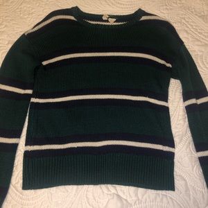 green long sleeve knitted sweater